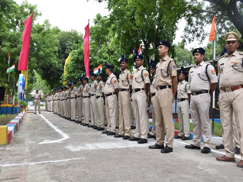 अयोध्या: 84 वें स्थापना दिवस पर CRPF ने अपने गौरवशाली अतीत को किया याद, कमांडेंट ने कहा- देश में आंतरिक सुरक्षा ड्यूटी के लिये बल हमेशा तैयार 