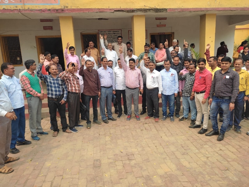 सुल्तानपुर: शिक्षकों के बहिष्कार से नहीं शुरू हुआ काॅपियों का मूल्यांकन 