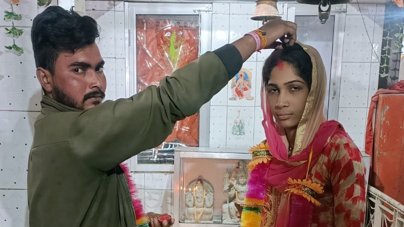 रामपुर : प्रेमी से शादी की जिद पर अड़ी प्रेमिका पहुंची चौकी, शादी की लगाई गुहार
