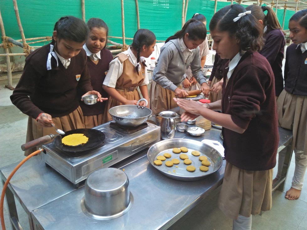 राजस्थान पाक कला कार्यक्रम, दिग्गज शेफ सिखा रहे है छात्रों को खाना पकाने और परोसने की कला