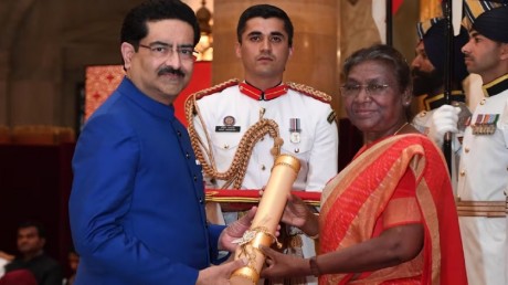 कर्नाटक के पूर्व मुख्यमंत्री एस एम कृष्णा और उद्योगपति कुमार मंगलम बिरला को दिया गया पद्म पुरस्कार 