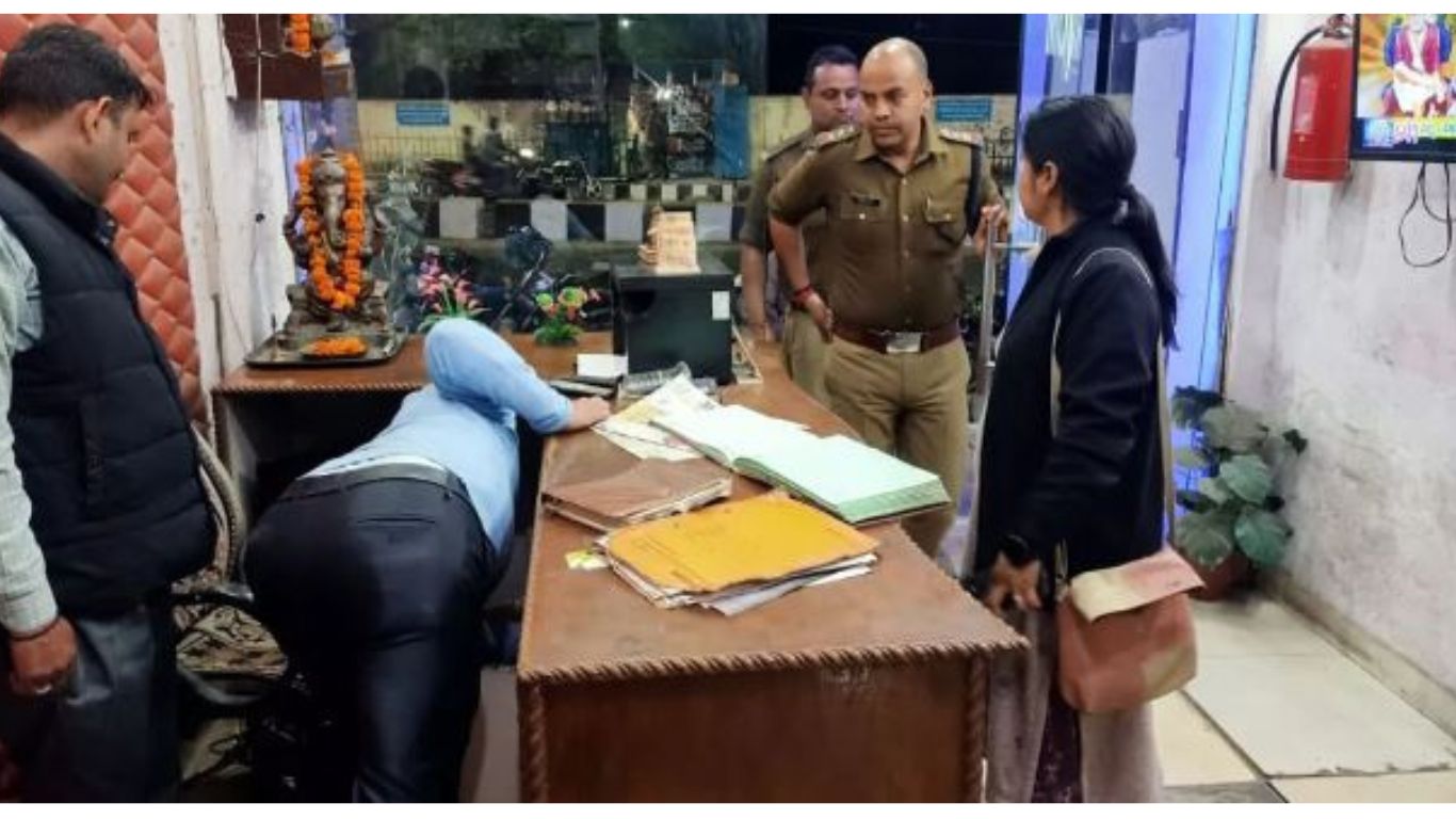 देहरादूनः देह व्यापार में संलिप्त होटल संचालक को महिला के साथ संदिग्ध हालत में पुलिस ने किया गिरफ्तार