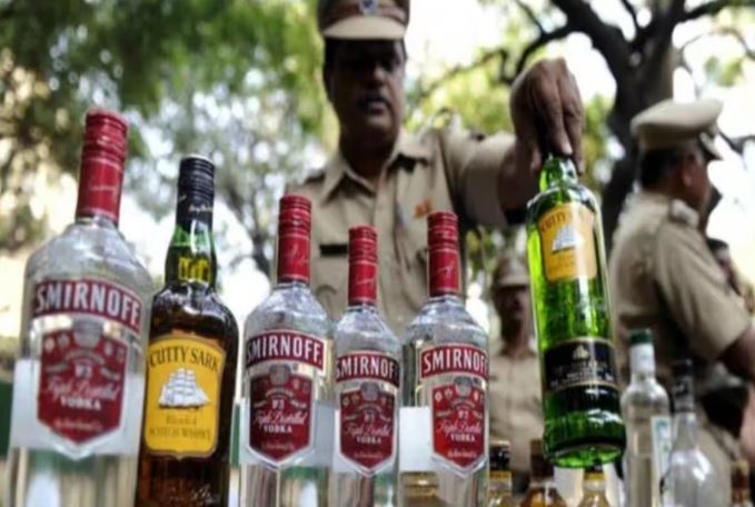 बिहारः सारण में 50 लाख रूपये की शराब बरामद, दो गिरफ्तार