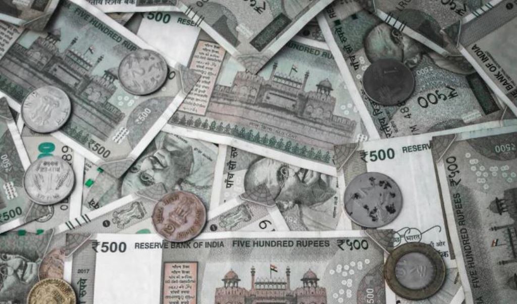 वर्तमान में केंद्र सरकार के ऋण, देनदारियों की कुल राशि 155.8 लाख करोड़ रुपये होने का अनुमान: सरकार
