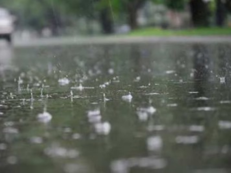 लखनऊ : बेमौसम बारिश से लौटी ठंड, 12 घंटों में 18 एमएम बारिश