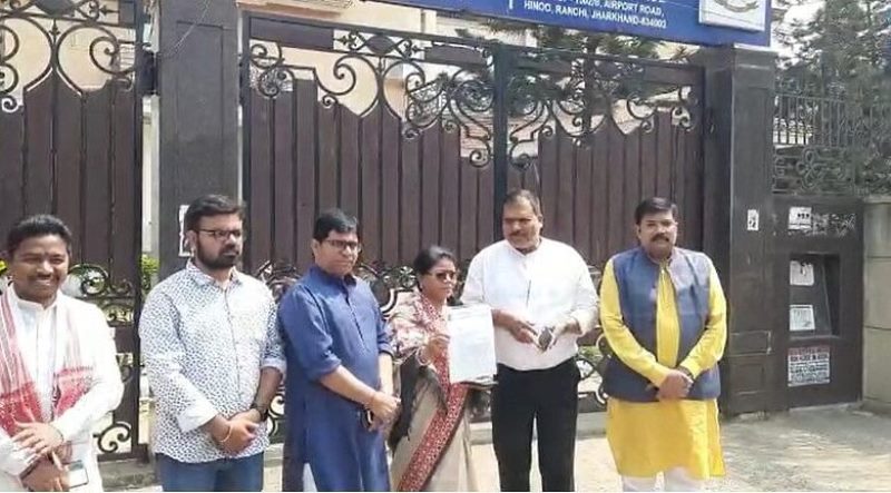 भाजपा नेता रांची स्थित ईडी कार्यालय पहुंचे, अरुण एक्का के खिलाफ कार्रवाई की मांग 
