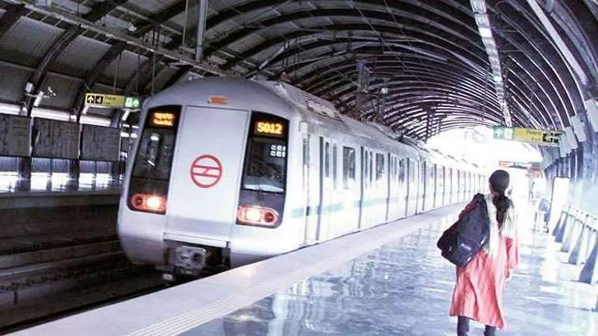 कोलकाता: मेट्रो के आगे कूदकर दी जान, सेवा बाधित 