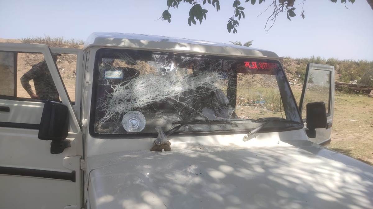 मध्य प्रदेश: वन विभाग की टीम को डकैत समझ ग्रामीणों ने किया हमला, तीन घायल