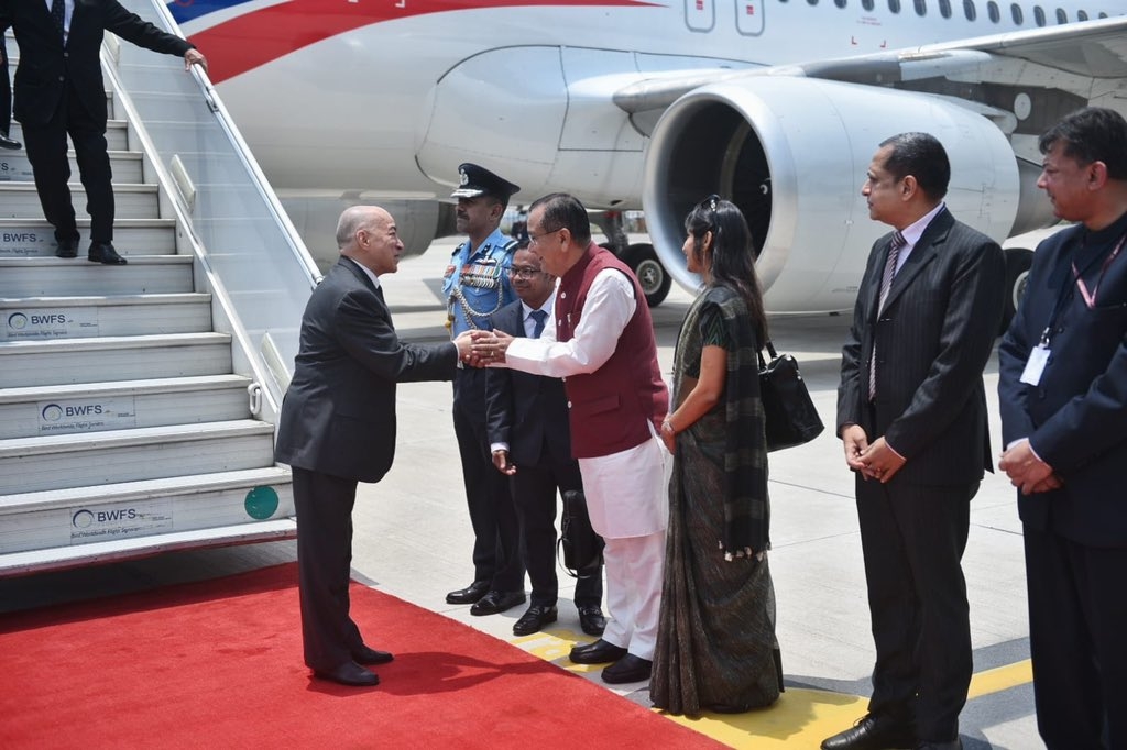 कंबोडिया के राजा पहुंचे भारत की राजकीय यात्रा पर 
