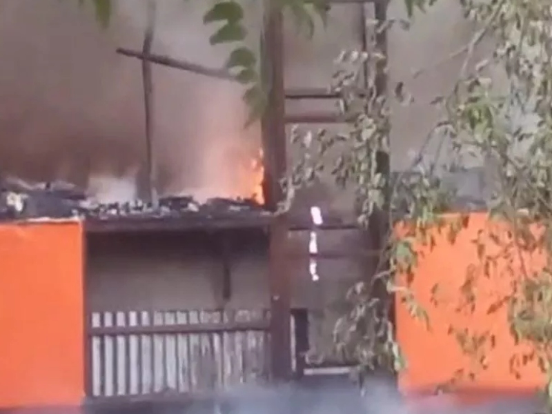 आगरा के प्लाजा में लगी भीषण आग, कई ऑफिस और गोदाम में रखा माल खाक