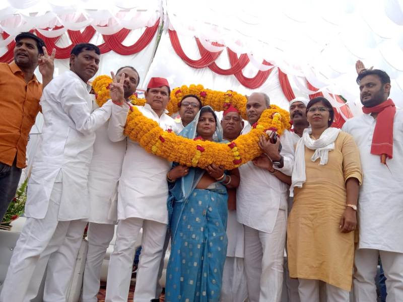 अयोध्या : नगर पंचायत खिरौनी की पहली चेयरमैन रेशमा भारती ने ली शपथ