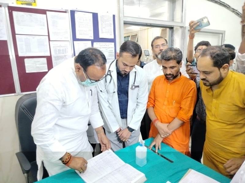 फर्रुखाबाद : डिप्टी सीएम ने लोहिया अस्पताल का किया निरीक्षण