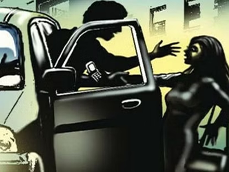 लखनऊ: चलती कार से युवती को किया अगवा, देह व्यापार की आशंका, जानें पूरा मामला