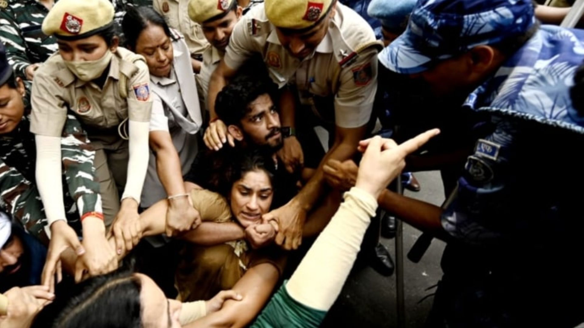 महिला पहलवानों को हिरासत में लिए जाने पर कांग्रेस ने कहा: ‘अहंकारी राजा’ जनता की आवाज को कुचल रहा है 