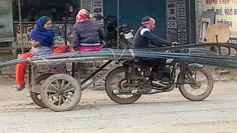 Etawah News : सड़कों पर फर्राटे भर रहे बाइक के बने जुगाड़ वाहन, अक्सर होते हादसे का सबक