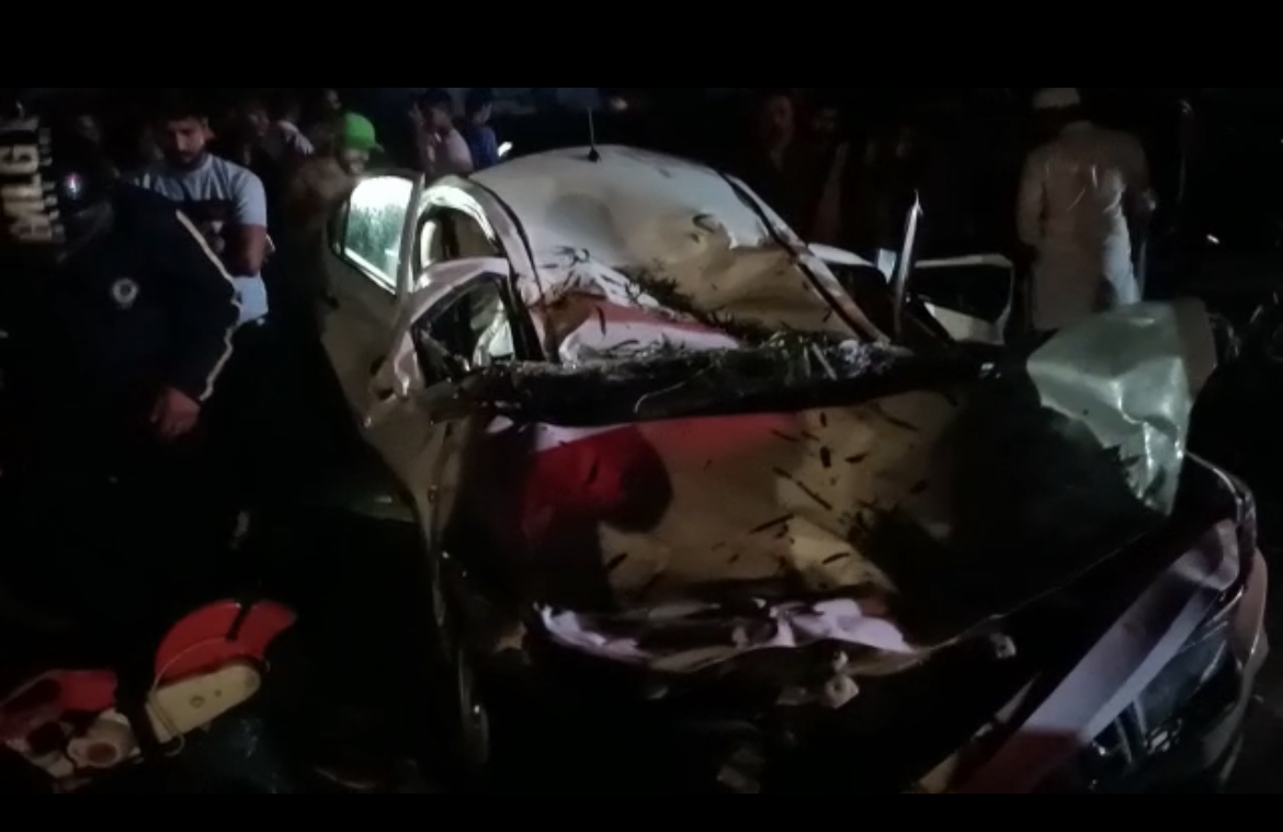 हल्द्वानी:  तेज आंधी बनी काल , हाईकोर्ट के अधिवक्ता की कार पर पेड़ गिरने से मौके पर मौत, देखें भयभीत कर देने वाला वीडियो 
