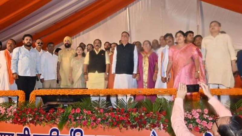 Mayor Shapath Grahan Samaroh: Kanpur में प्रमिला पांडे ने ली दूसरी बार महापौर पद की शपथ, नारों से गूंजा उठा मैदान