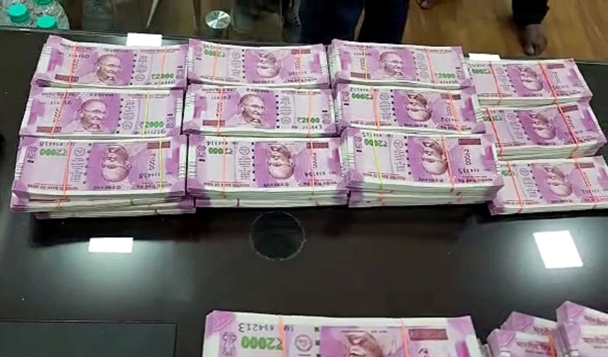 रिजर्व बैंक का दो हजार रु के नोट चलन से वापस लेने का फैसला नक्सलियों को झटका : पुलिस 