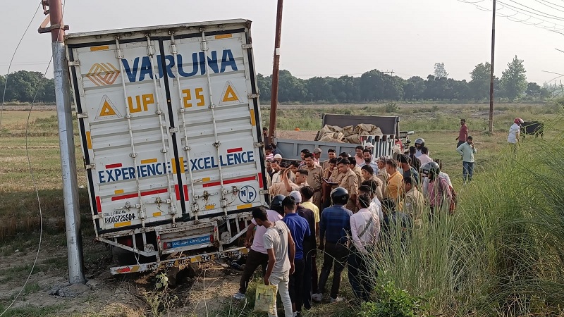 रामपुर: तेज रफ्तार कंटेनर ने मारी ट्रैक्टर ट्राली में टक्कर, तीन की मौत