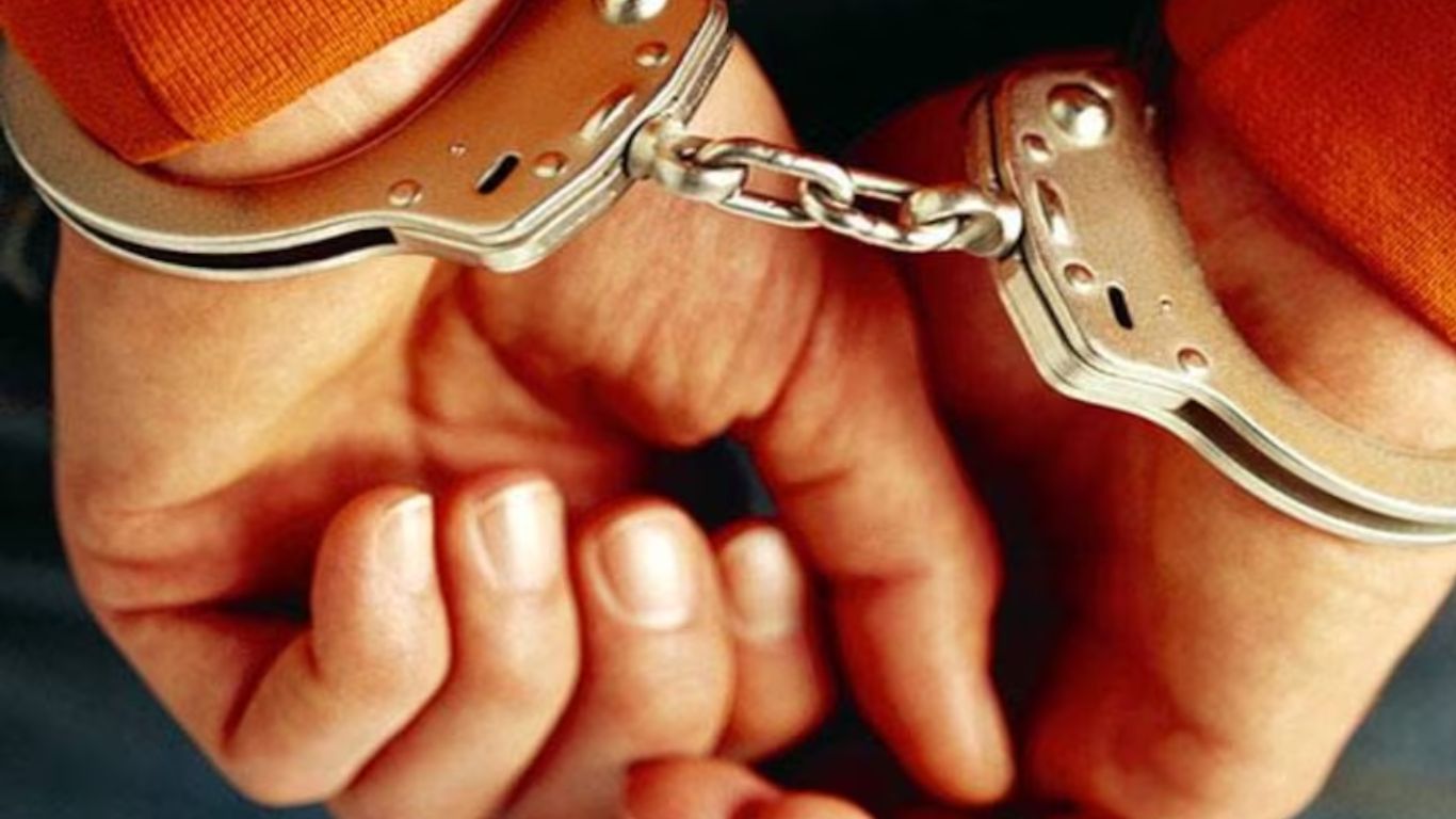Kashipur News : अवैध शराब के साथ पुलिस ने चार शराब तस्करों को किया गिरफ्तार