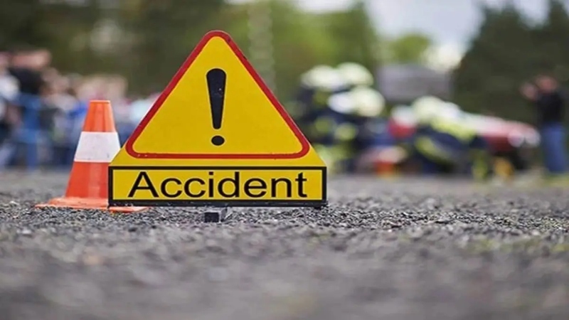Ayodhya Accident : पिकअप और ट्रेलर की भिड़ंत में 2 की मौत, दो बाइक सवार भी घायल 
