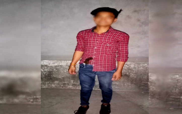 बरेली: युवक का तमंचा लहराने का फोटो सोशल मीडिया पर वायरल, तलाश में जुटी पुलिस