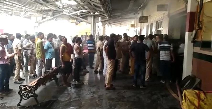 भागलपुर स्टेशन के अतिविशिष्ट अतिथि गृह में लगी आग, मची अफरा-तफरी