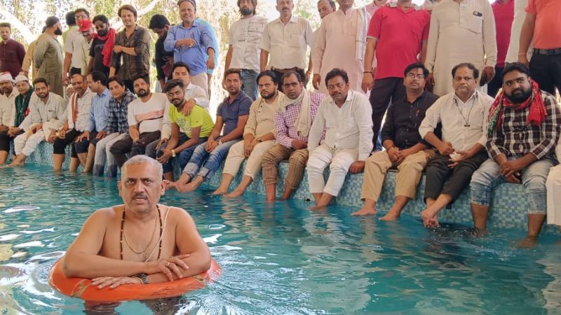 Kanpur: तरणताल चालू कराने के लिए विधायक अमिताभ बाजपेई ने किया जल प्रवास, CM Yogi ने छह अप्रैल को किया था उद्घाटन