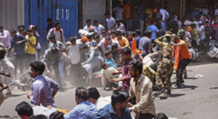 महाराष्ट्र : कोल्हापुर में पथराव, पुलिस ने भेजा इंटरनेट बंद करने का प्रस्ताव  