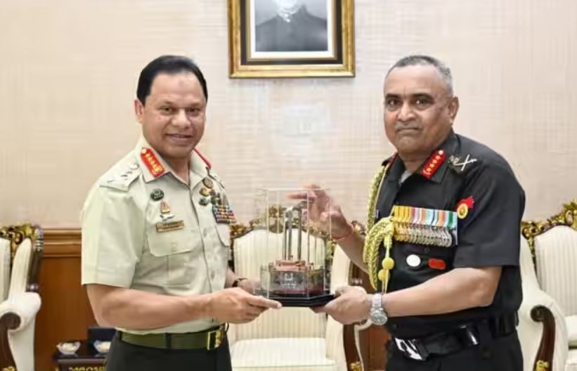 भारतीय सेना प्रमुख ने बांग्लादेशी समकक्ष से मुलाकात की, पारस्परिक हित के मुद्दों पर हुई चर्चा 