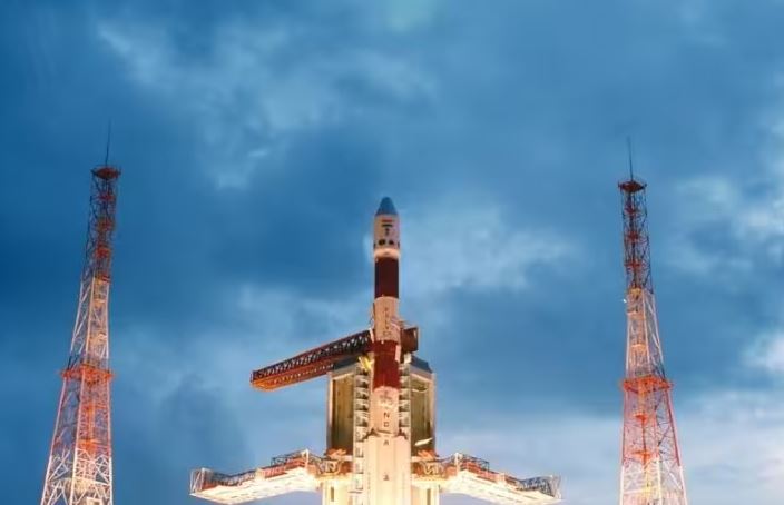 चंद्रयान-3: अंतरिक्षयान को प्रक्षेपण के लिए जोड़ा गया रॉकेट से 