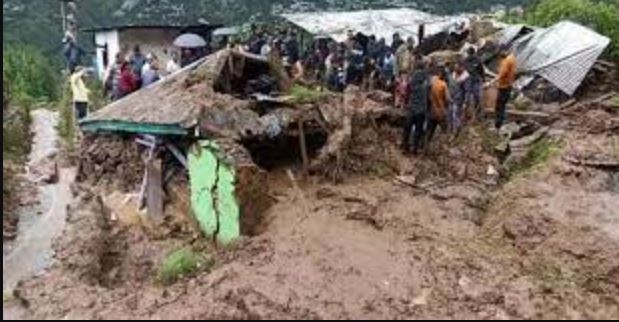 शिमला: कोटगढ़ में मलबे में दबने से परिवार के तीन लोगों की मौत, प्रदेश में बारिश के कारण गई है 48 लोगों की जान
