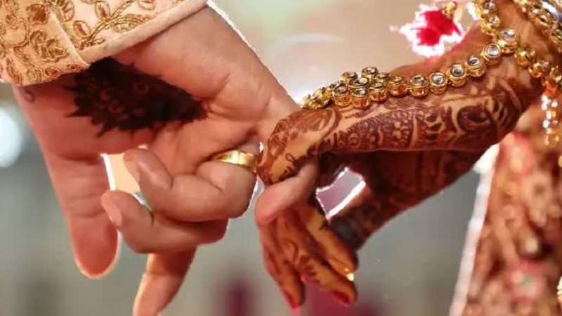 अमरोहा : प्रेमजाल में फंसाकर की शादी, ब्लैकमेल कर 3.87 लाख रुपये हड़पे 