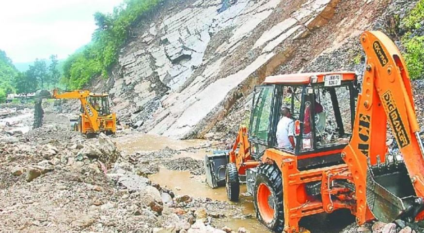 Uttarakhand Weather: अगले तीन दिन तक बारिश की संभावना, दो राष्ट्रीय राजमार्ग सहित 239 सड़कें बंद