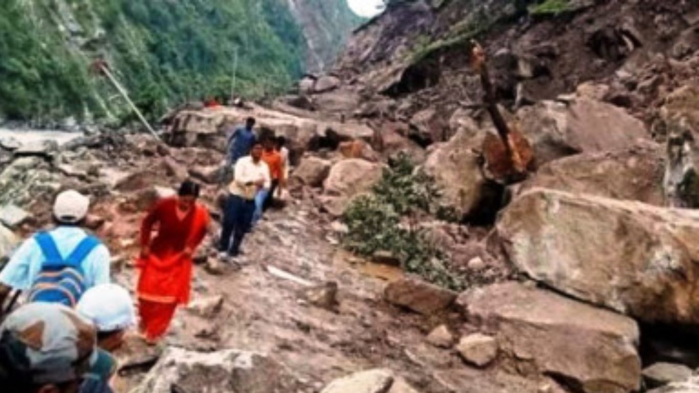 Tanakpur News: पांचवें दिन भी नहीं खुला पूर्णागिरि मार्ग, श्रद्धालु परेशान, जानें कब तक खुलेगा प्रभावित मार्ग
