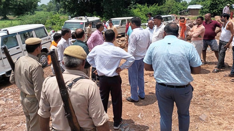 बांदा: गिरवां क्षेत्र में अवैध खनन को लेकर एनजीटी टीम ने की जांच