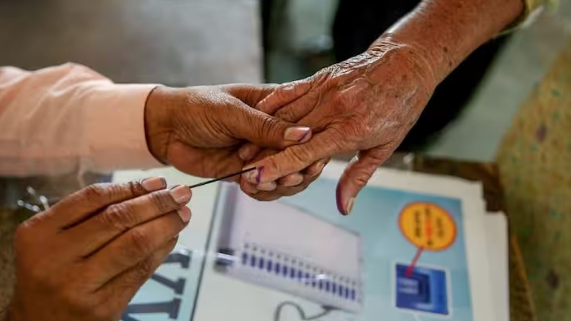 80 साल से अधिक उम्र के वरिष्ठ नागरिक और दिव्यांगजन छत्तीसगढ़ विधानसभा चुनाव में घर से कर सकेंगे मतदान 