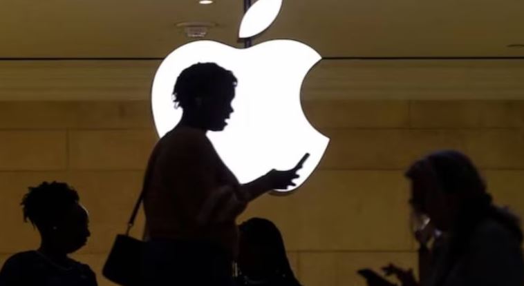 विपक्षी सांसदों के दावों के बाद सरकार ने दिए Apple Iphone मामले में जांच के आदेश 