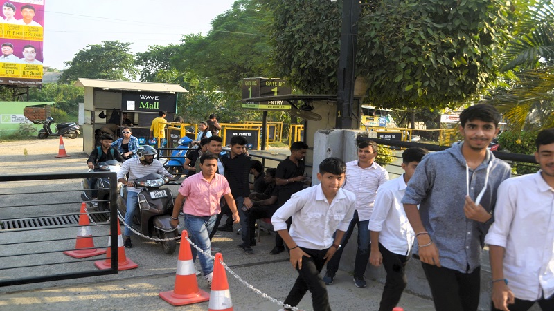 सिनेमा दिवस विशेष: मुरादाबाद के सिनेमाघरों में रही सिने प्रेमियों की भीड़, युवाओं ने 99 रुपये टिकट का खूब उठाया लुत्फ