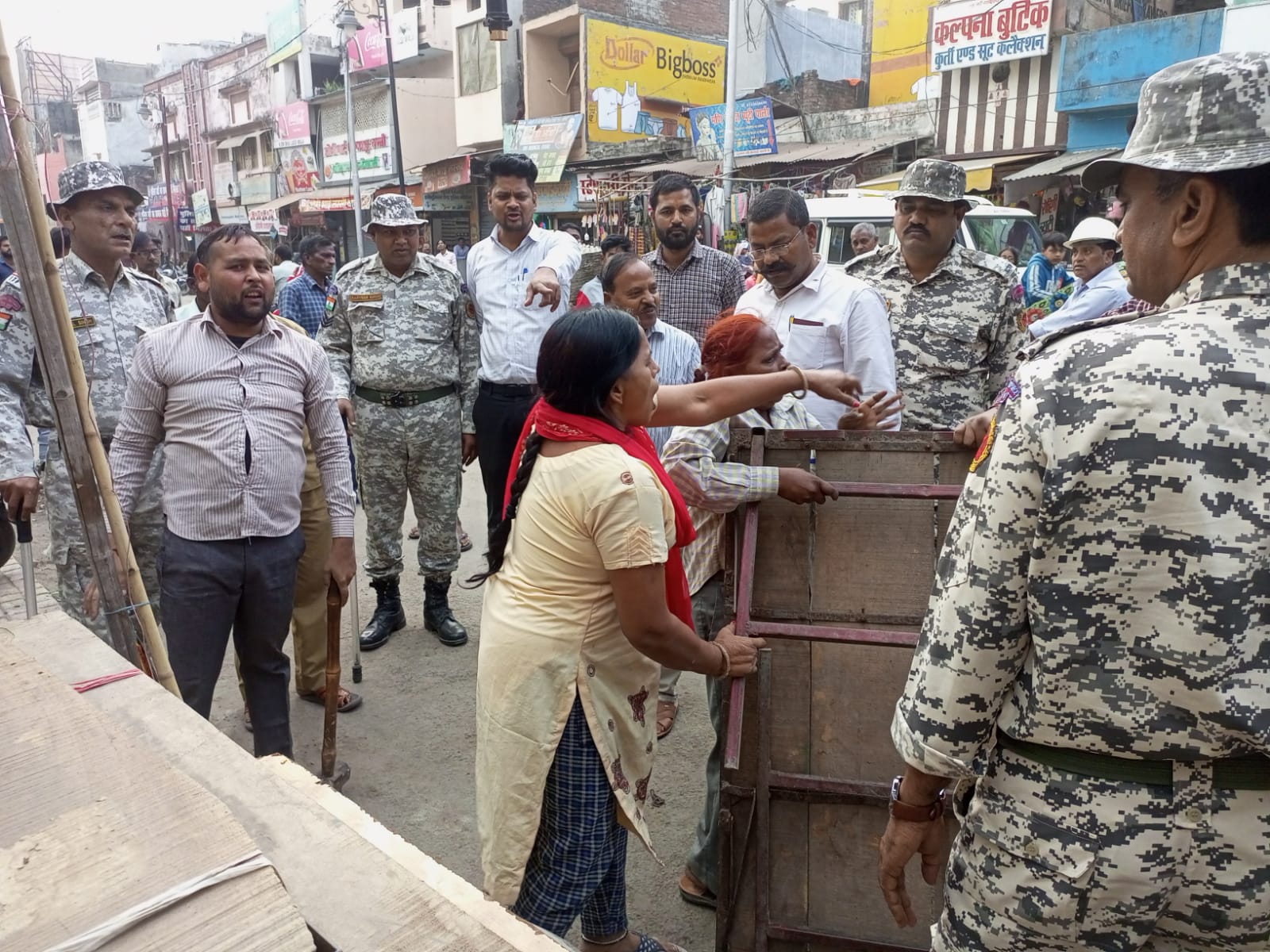 बरेली: चौपुला से बिहारीपुर तक अतिक्रमण हटाने के दौरान विरोध