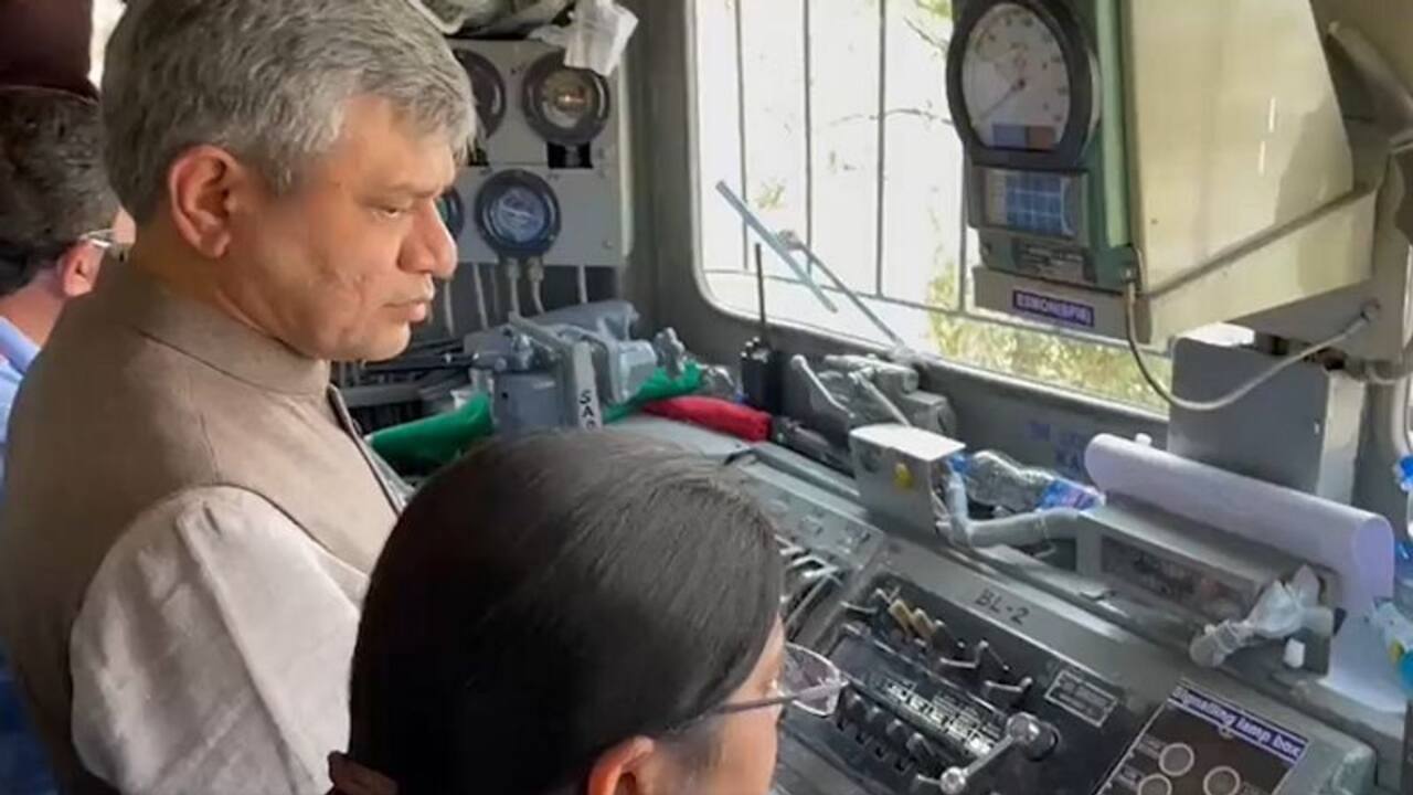 रेल मंत्री अश्विनी वैष्णव ने कहा- यूरोप की ट्रेन सुरक्षा प्रणाली ‘ईटीसी’ के लिए चुनौती है भारतीय ‘कवच’