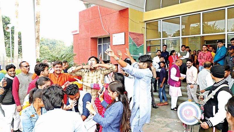 Kanpur News: छात्रों ने रंगारंग प्रस्तुतियों से जताई खुशी, CSJM को नैक ग्रेड में ए प्लस प्लस मिलने पर हुए कार्यक्रम 