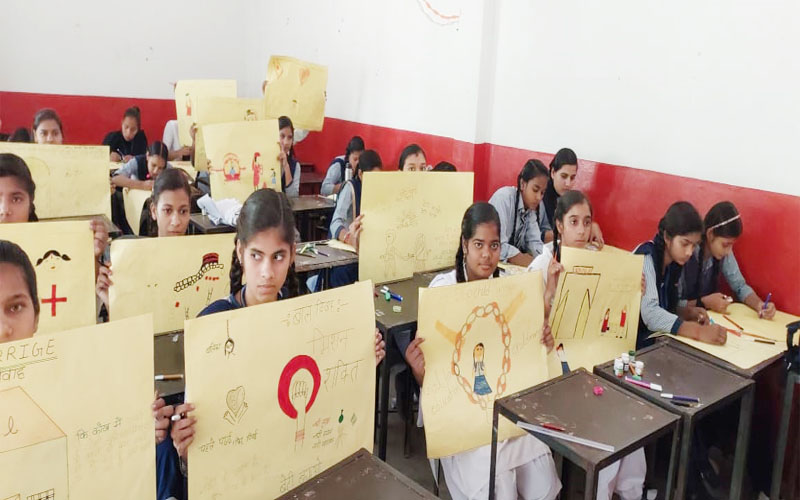 उन्नाव: बाल विवाह प्रतिबंध पर जागरुकता को लेकर हुई निबंध व चित्रकला प्रतियोगिता में बच्चों ने दिखाई अपनी प्रतिभा