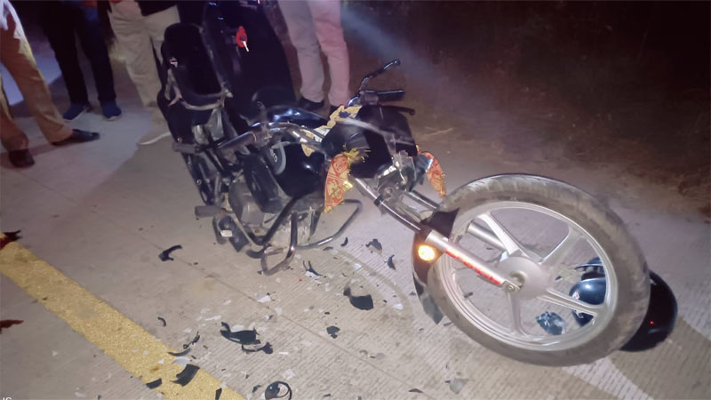 अंबेडकरनगर: सड़क हादसे में तीन युवकों की हुई दर्दनाक मौत, मचा कोहराम
