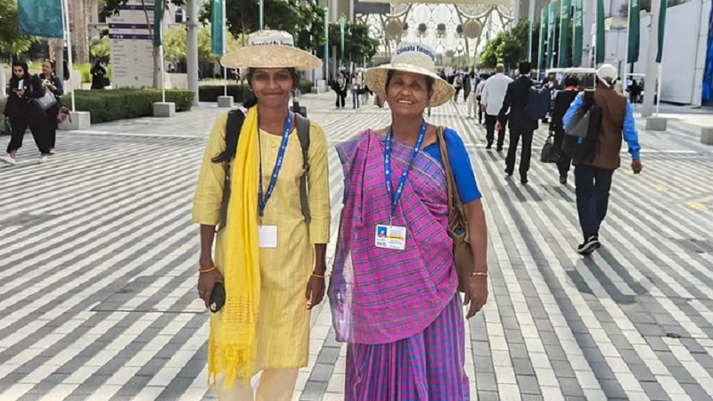 COP28: गुजरात की दो महिलाओं ने बताया जलवायु परिवर्तन से निपटने का समाधान, नीम की पत्तियों ओर गोमुत्र से बनाया जैविक खाद