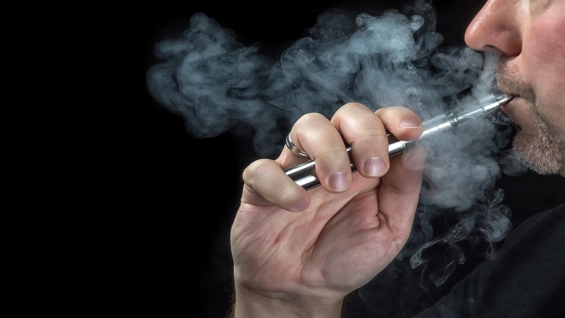  फ्रांस E- Cigarette रखना पड़ेगा भारी, फ्रांसीसी सांसदों ने प्रतिबंध लगाने वाले विधेयक को दी मंजूरी 