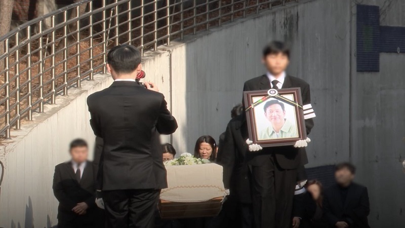 Lee Sun Kyun:‘पैरासाइट’ स्टार ली सुन क्युन को दी अंतिम विदाई, आत्महत्या की जांच जारी   
