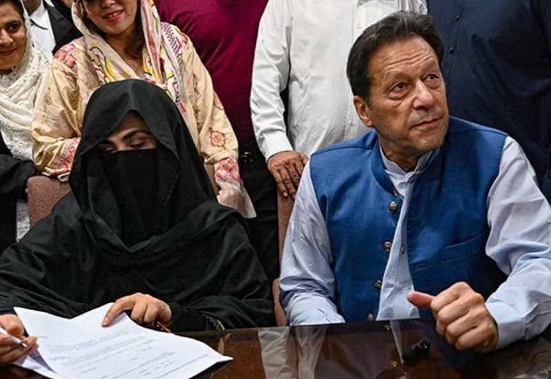 Pakistan: इमरान खान और उनकी पत्नी को 14 साल की जेल, आर्मी चीफ से भिड़ना पड़ा भारी