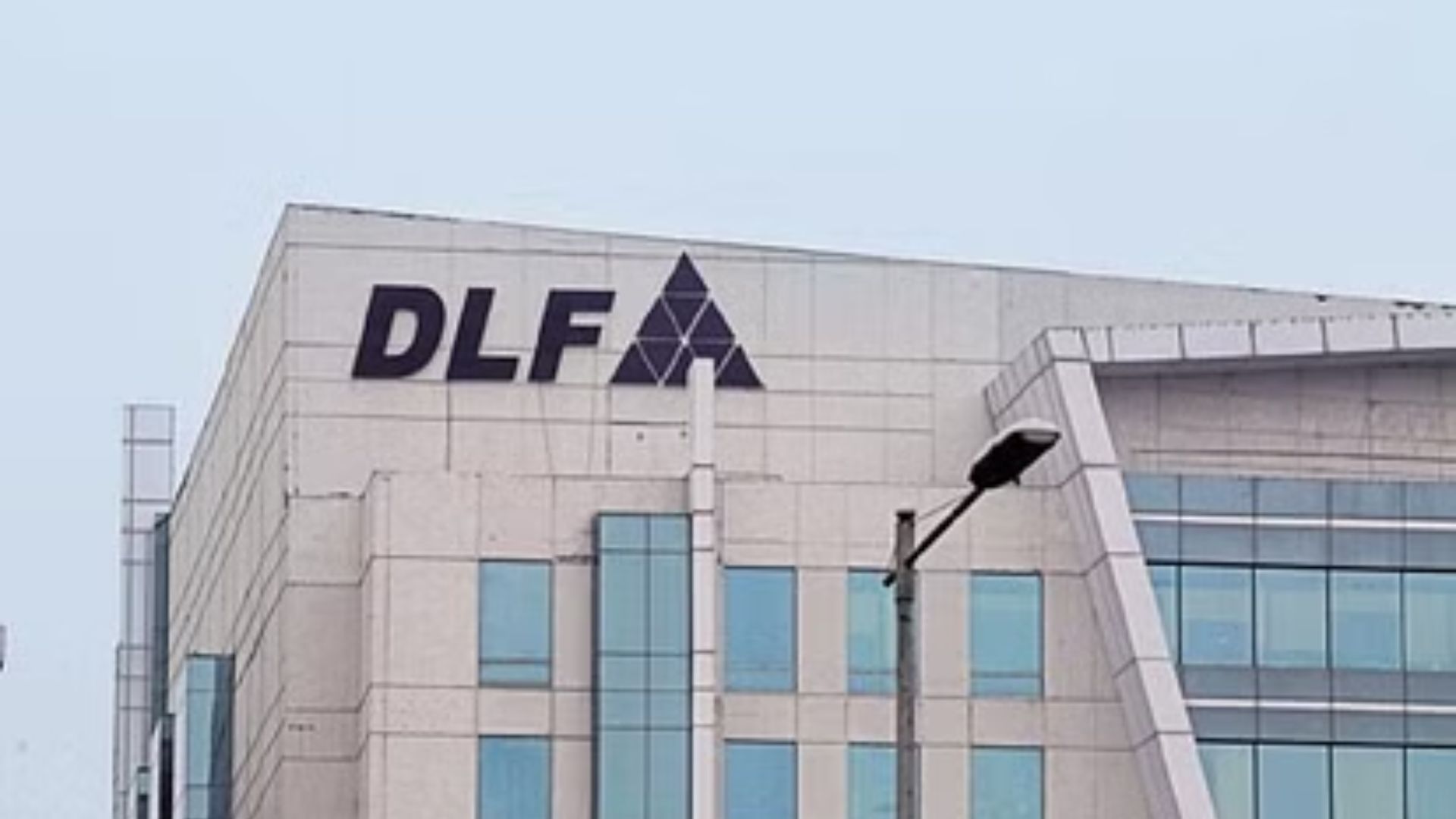 DLF ने गुरुग्राम की नई परियोजना में तीन दिन में 7,200 करोड़ रुपये के 1,113 लक्जरी फ्लैट बेचे 