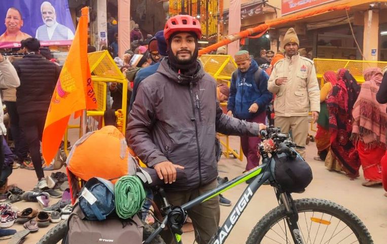 पीलीभीत: 1500 किमी का सफर... अयोध्या धाम पहुंचे साइकिलिस्ट धीरज, प्रभु राम के दर्शन कर हुए अभिभूत 